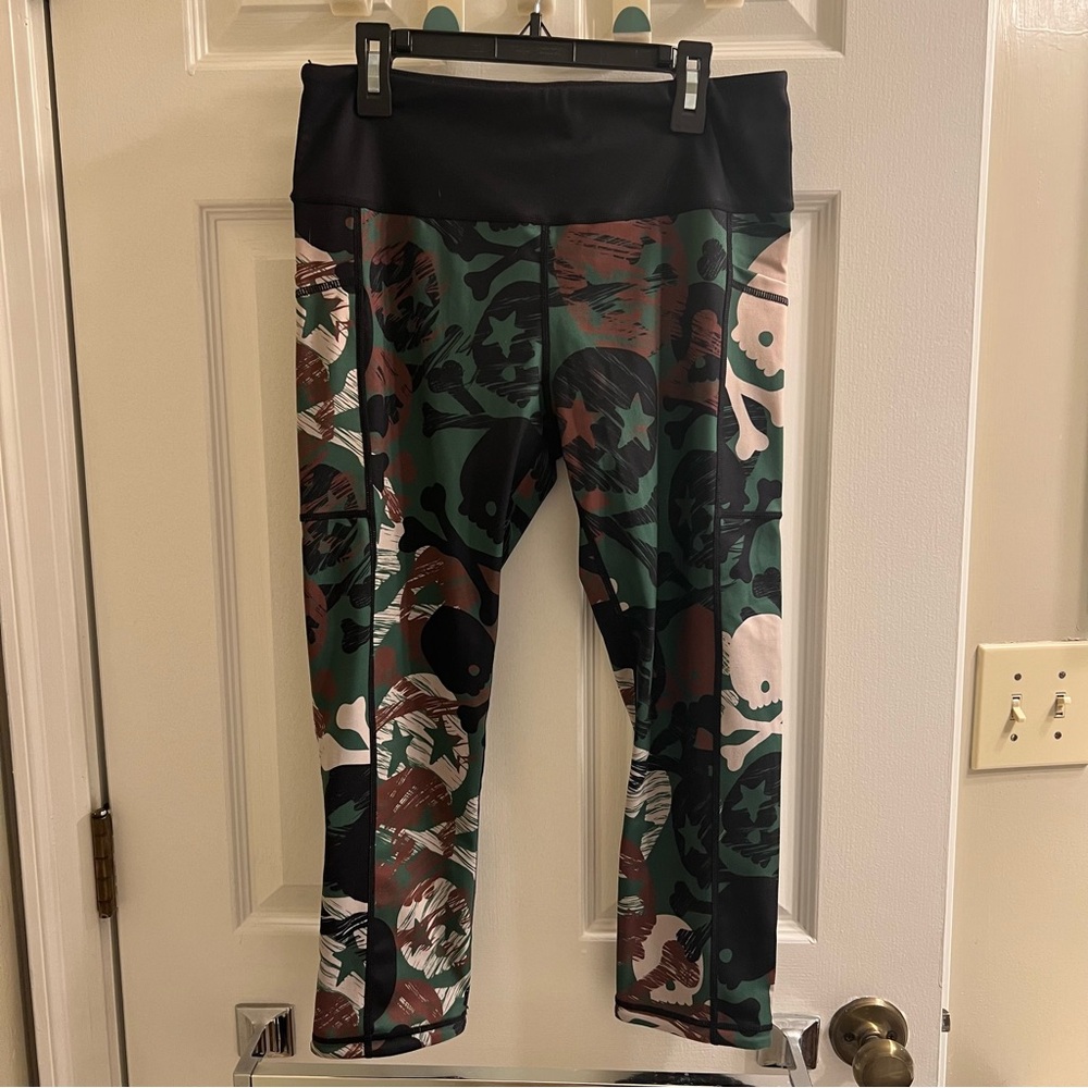 Constantly Varied Gear reversible capris - medium
